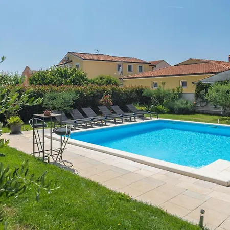 In With Swimming Pool Poreč
