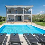 In With Swimming Pool * Poreč