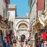 Appartement Amazing In *