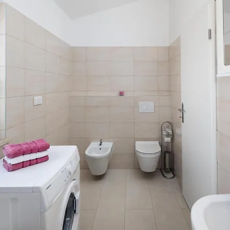 Gorgeous In With Swimming Pool Apartment Poreč